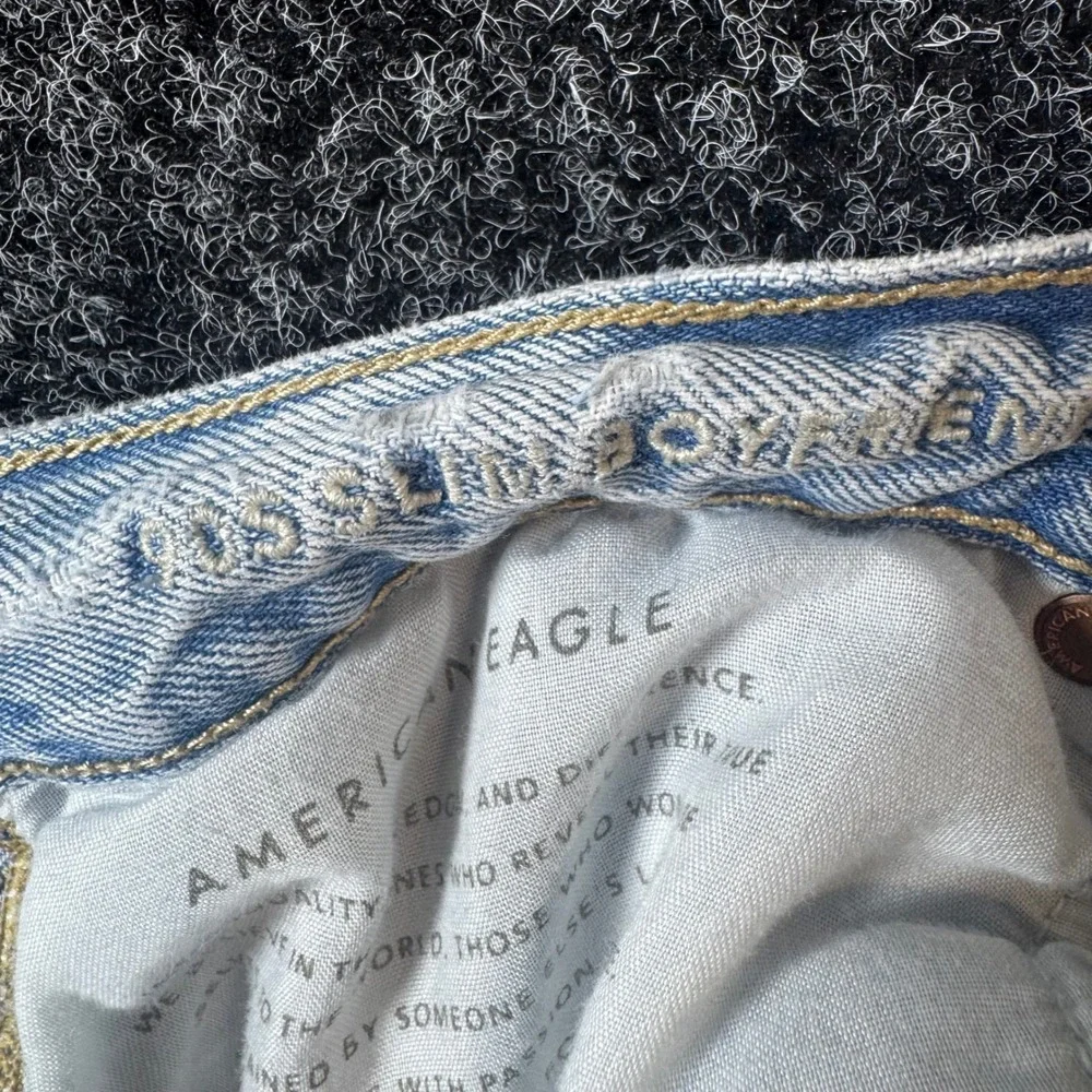 American Eagle 90s Slim Boyfriend Jeans Distressed Light Wash Denim Womens 12 L